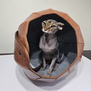 K-1 adjustable cat bed
